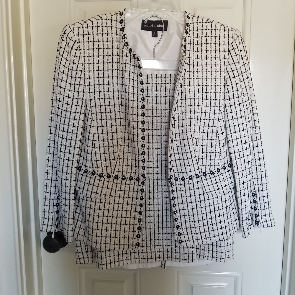 Isabel & Nina suit. Size 6. Excellent condition.